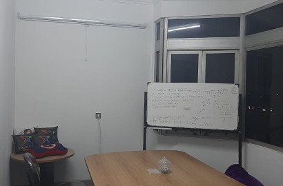 Ruang Rapat (Meeting Room) Ruko Sunrise Garden Kapasitas 6 Pax