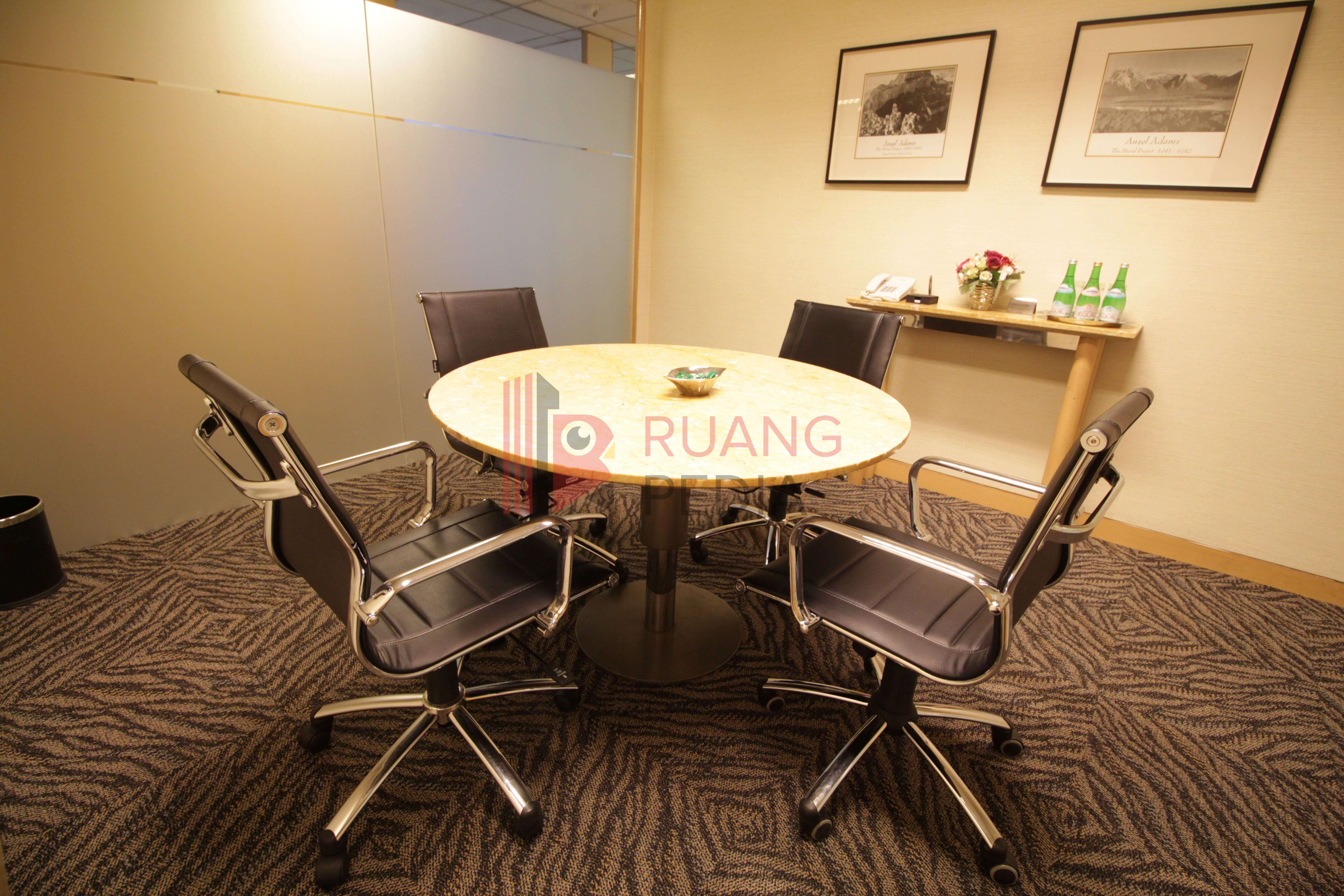Ruang Kantor (Service Office) Wisma GKBI No View Room - 4 Pax