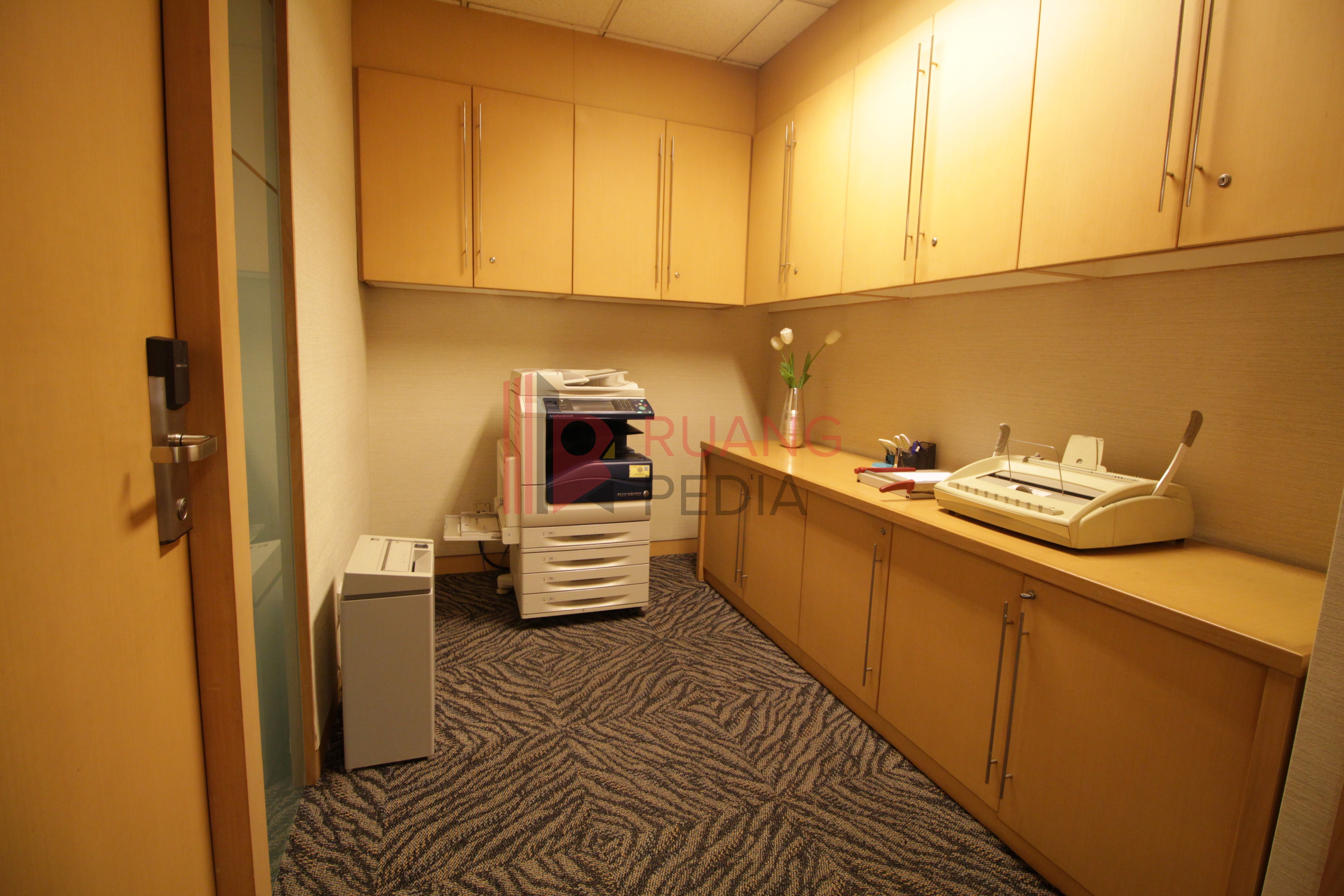 Ruang Kantor (Service Office) Wisma GKBI No View Room - 4 Pax