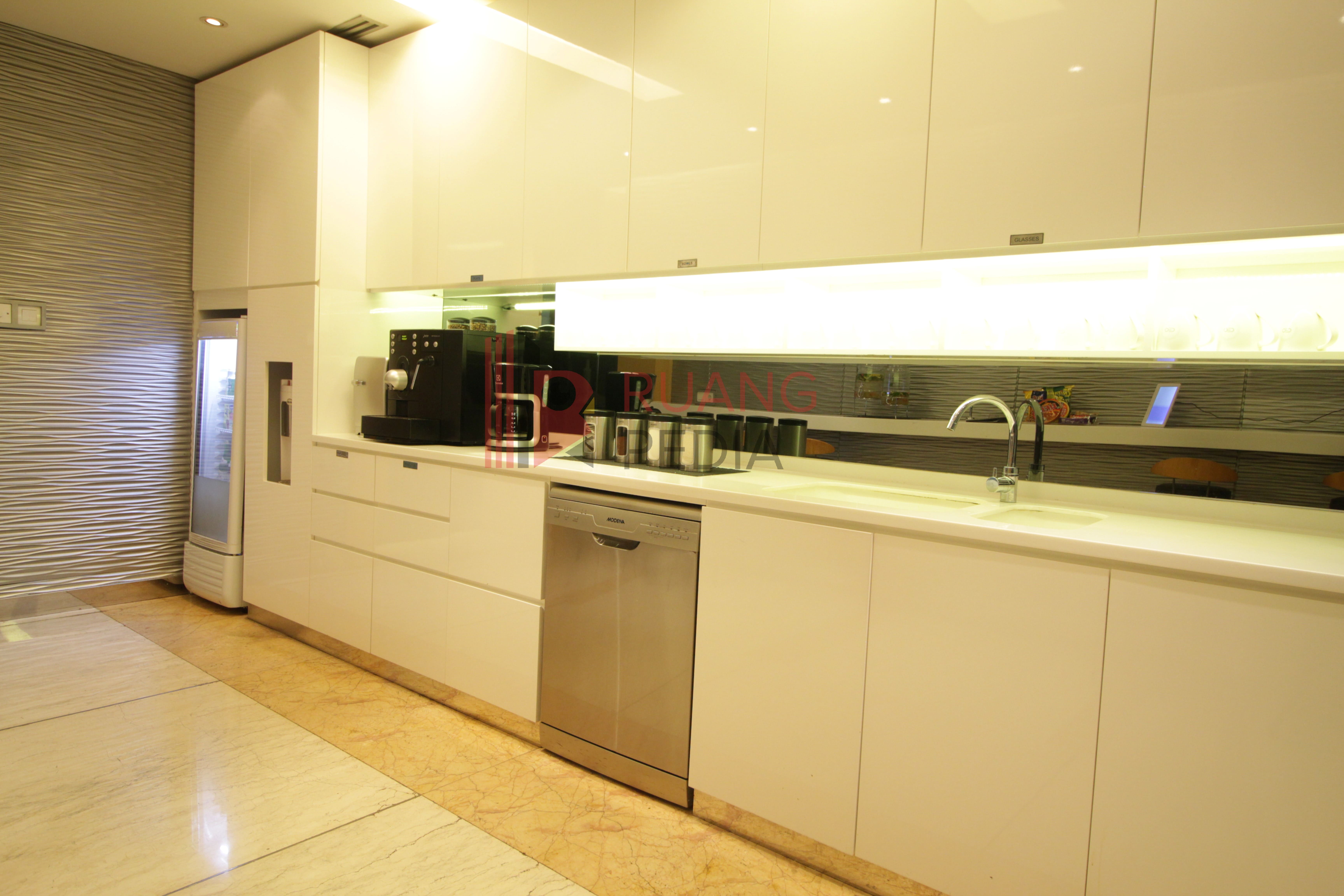 Ruang Kantor (Service Office) Wisma GKBI No View Room - 4 Pax